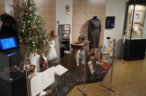 Выставка «Семейные традиции Нового года и Рождества»