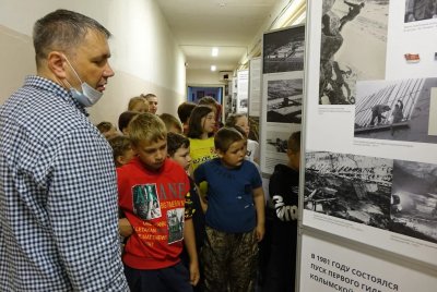 Передвижную выставку «Энергия земли и воды» продемонстрировали жителям двух колымских посёлков